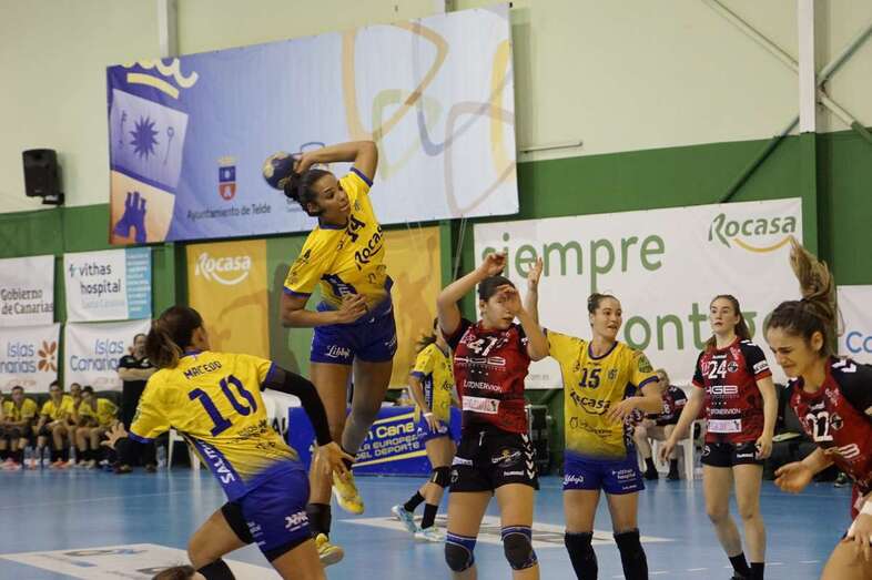 Momento ofensivo del Rocasa en el partido de este miércoles (Foto TA)